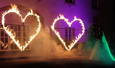 Fantômes de Flammes, Showkünstler · Kinder Augsburg, Logo Fantômes de Flammes, Showkünstler · Kinder Augsburg, Logo