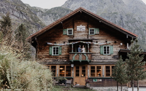 Traumhochzeit in den Bergen - nachhaltig & individuell heiraten im Zillertal Bild 1